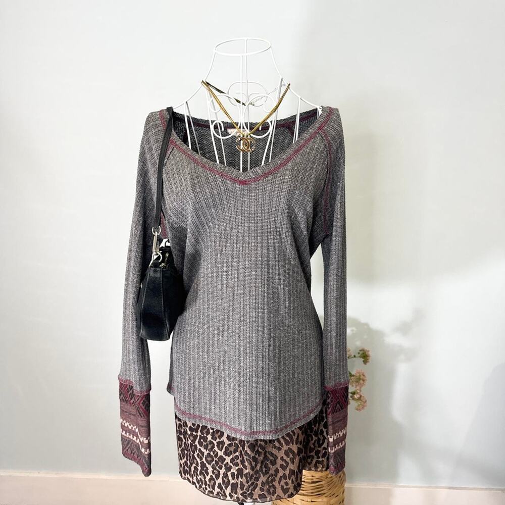 vintage y2k tight grey v neck knit henley long sleeve top with aztec pattern